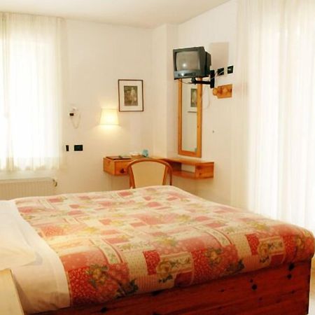 Laurino Hotel Моена Екстериор снимка