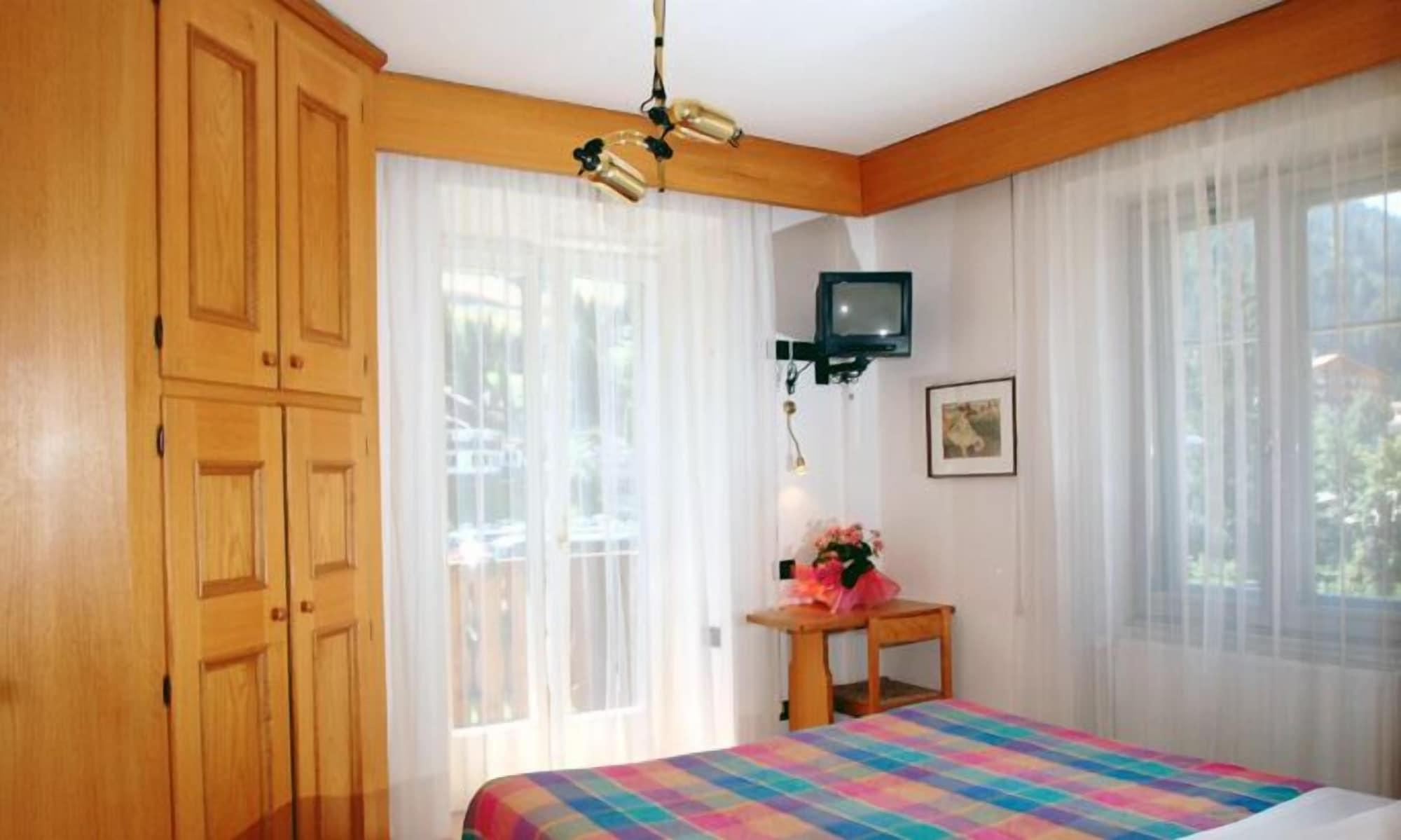 Laurino Hotel Моена Екстериор снимка