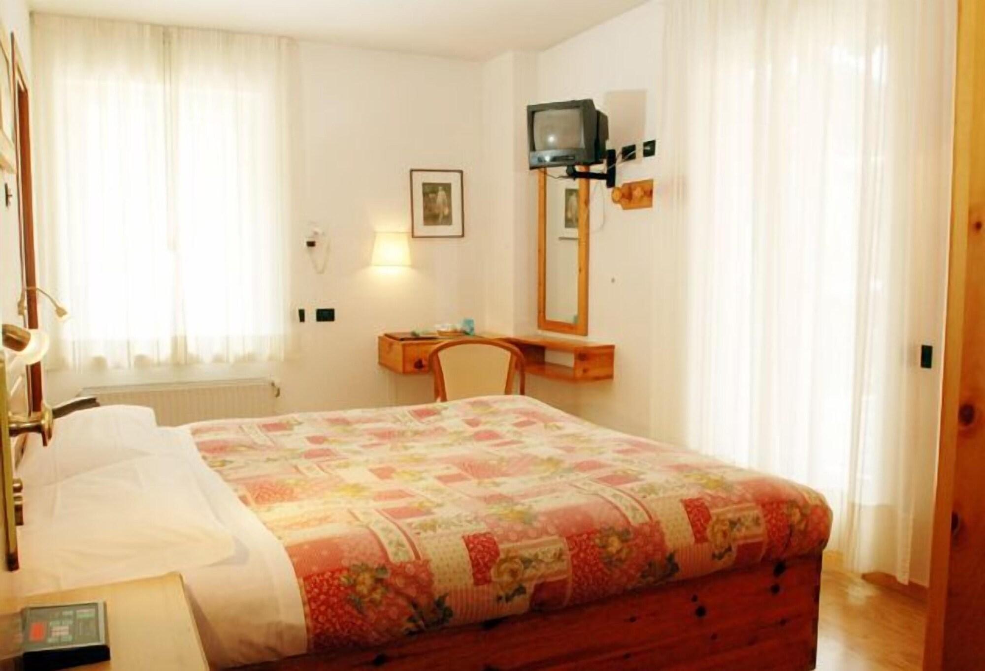 Laurino Hotel Моена Екстериор снимка