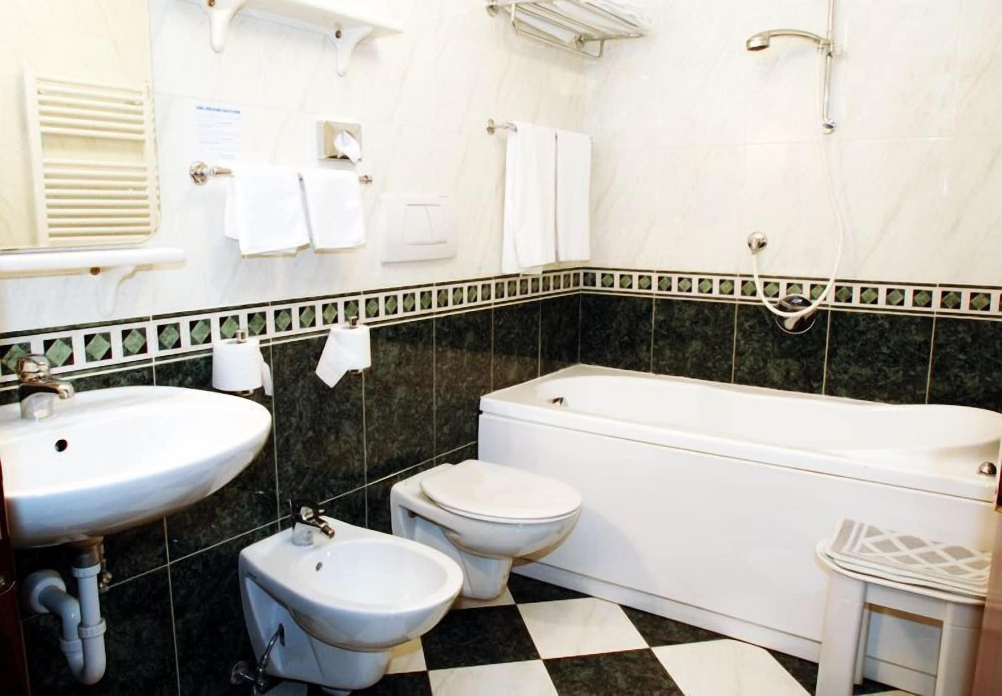 Laurino Hotel Моена Екстериор снимка