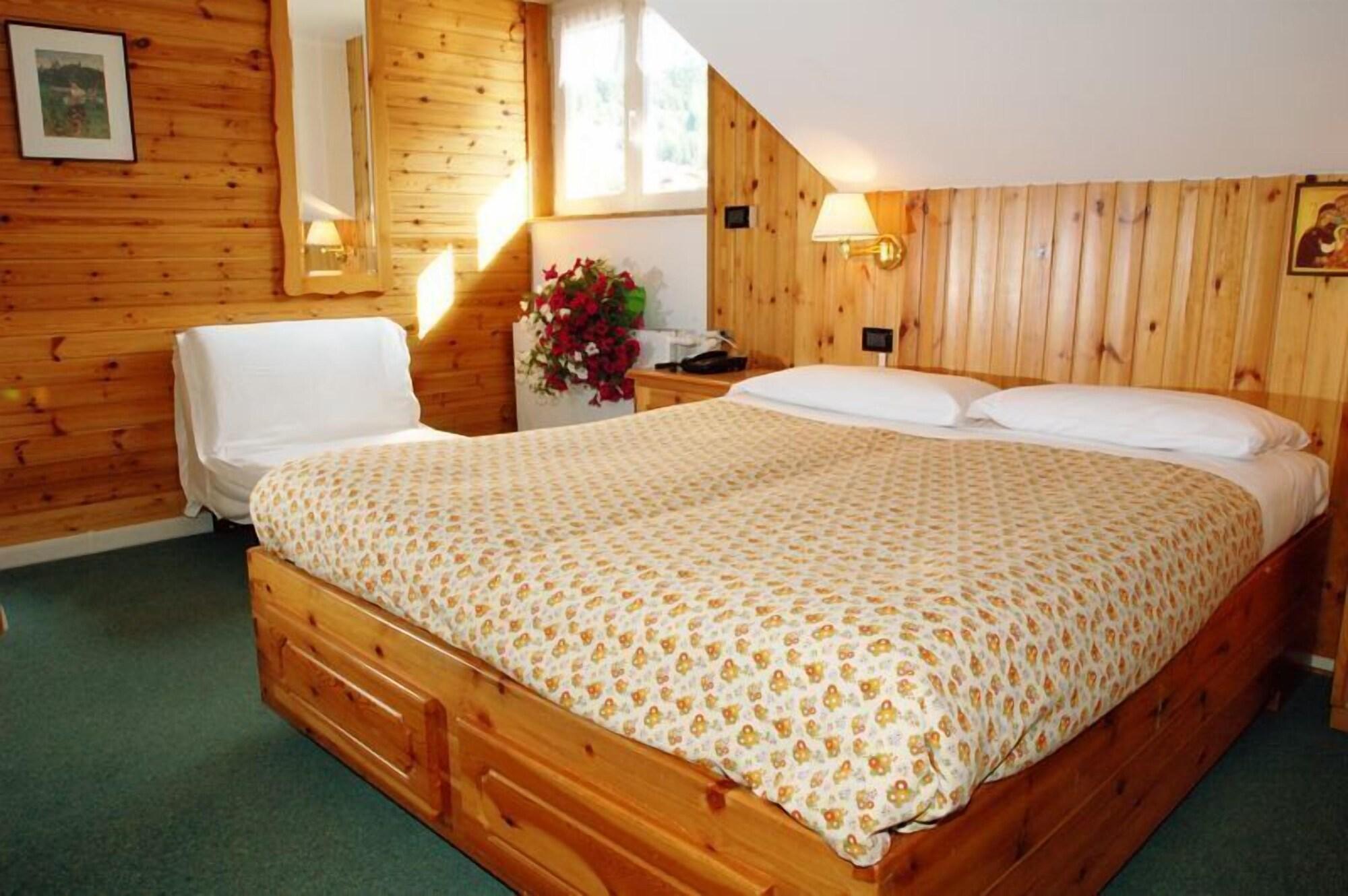 Laurino Hotel Моена Екстериор снимка