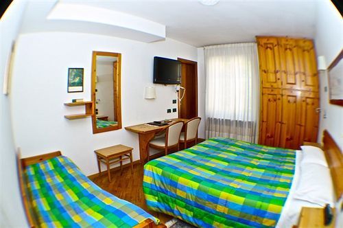 Laurino Hotel Моена Екстериор снимка