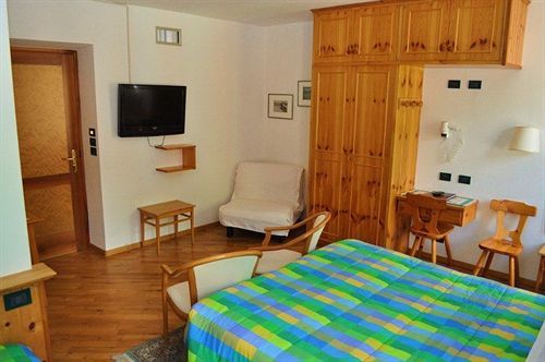 Laurino Hotel Моена Екстериор снимка