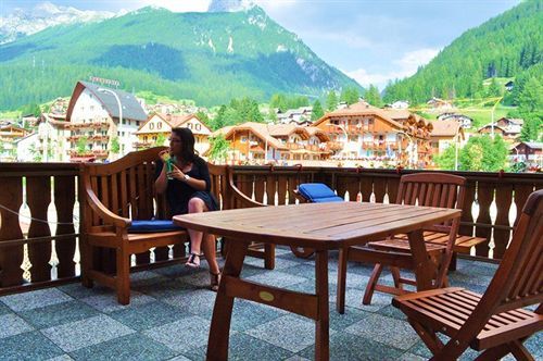 Laurino Hotel Моена Екстериор снимка